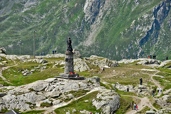 Col du Grand Saint-Bernard, statue