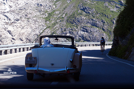 Venir par la route dans le Valais
